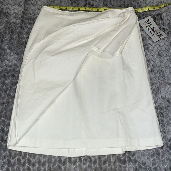 NWT Michael K Company Women's White Wrap Mini Skirt.  100% Cotton.  Size Large. - Picture 3 of 8